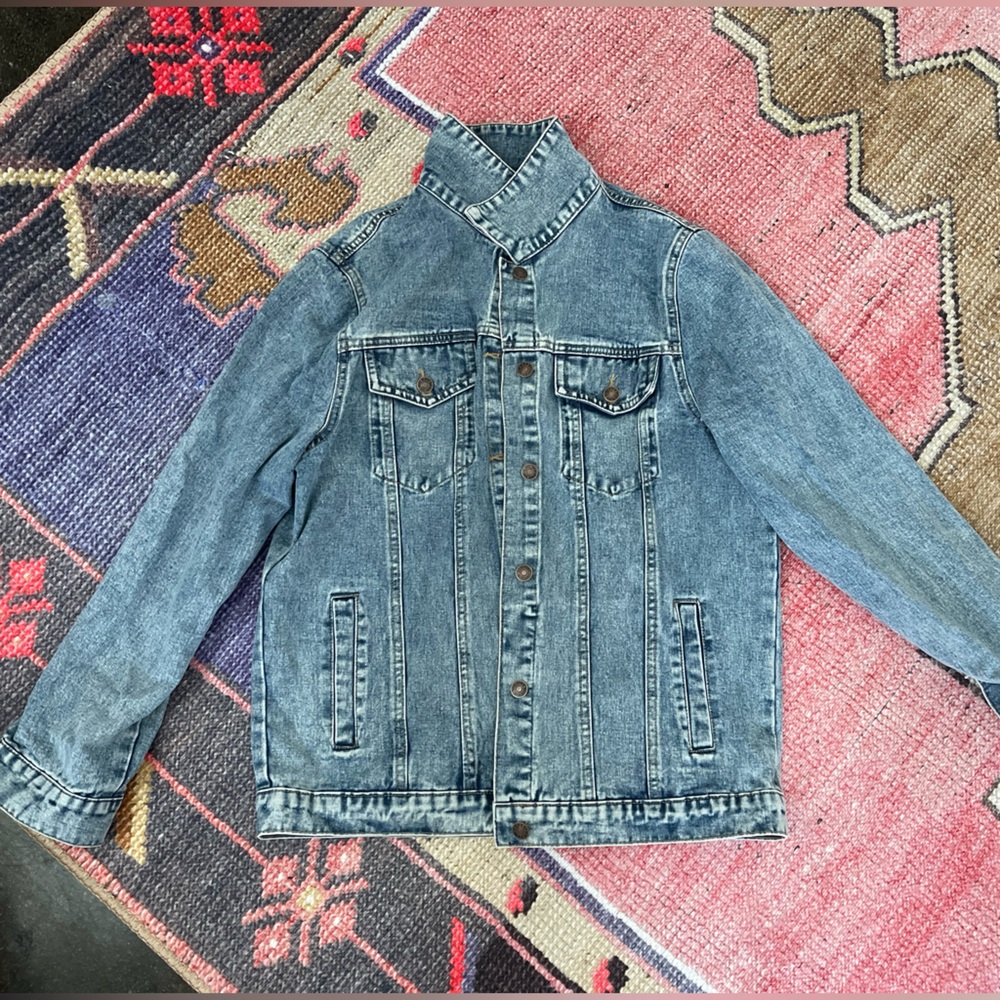 BRAND NEW NEVER WORN: Medium SHEIN Structured Jean Jacket